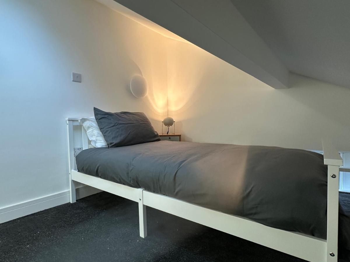 Central Colwyn Bay F1 Extérieur photo